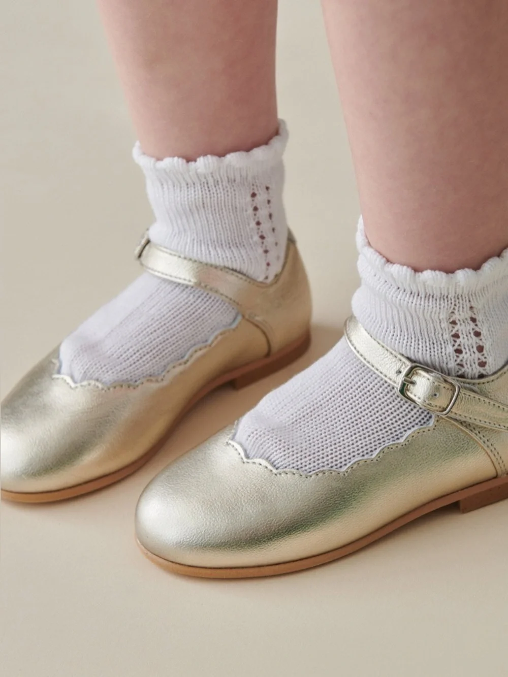 La Coqueta Gold Scalloped Mary Jane Shoes Girls EU 27 US 10 Soft Nappa Leather